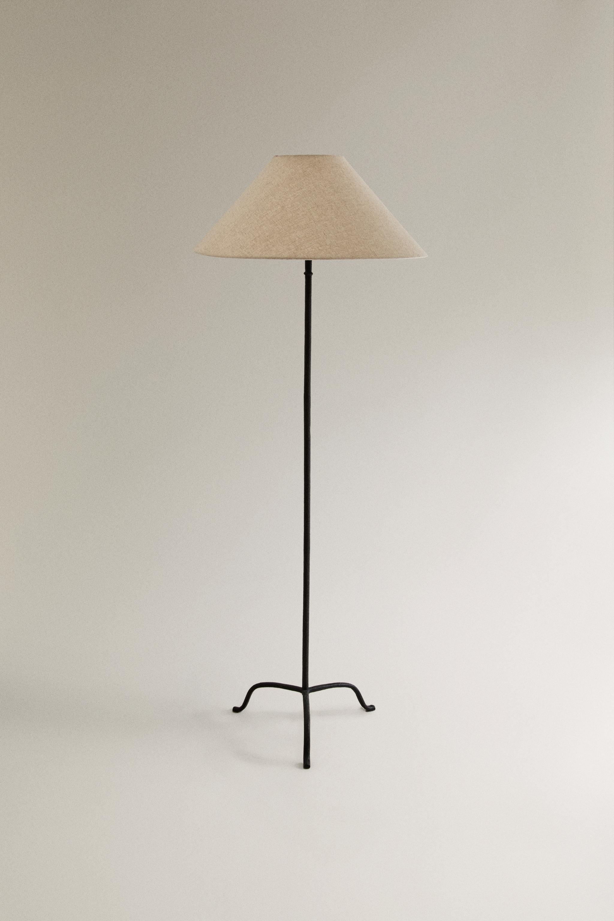 TRIPOD BASE FLOOR LAMP